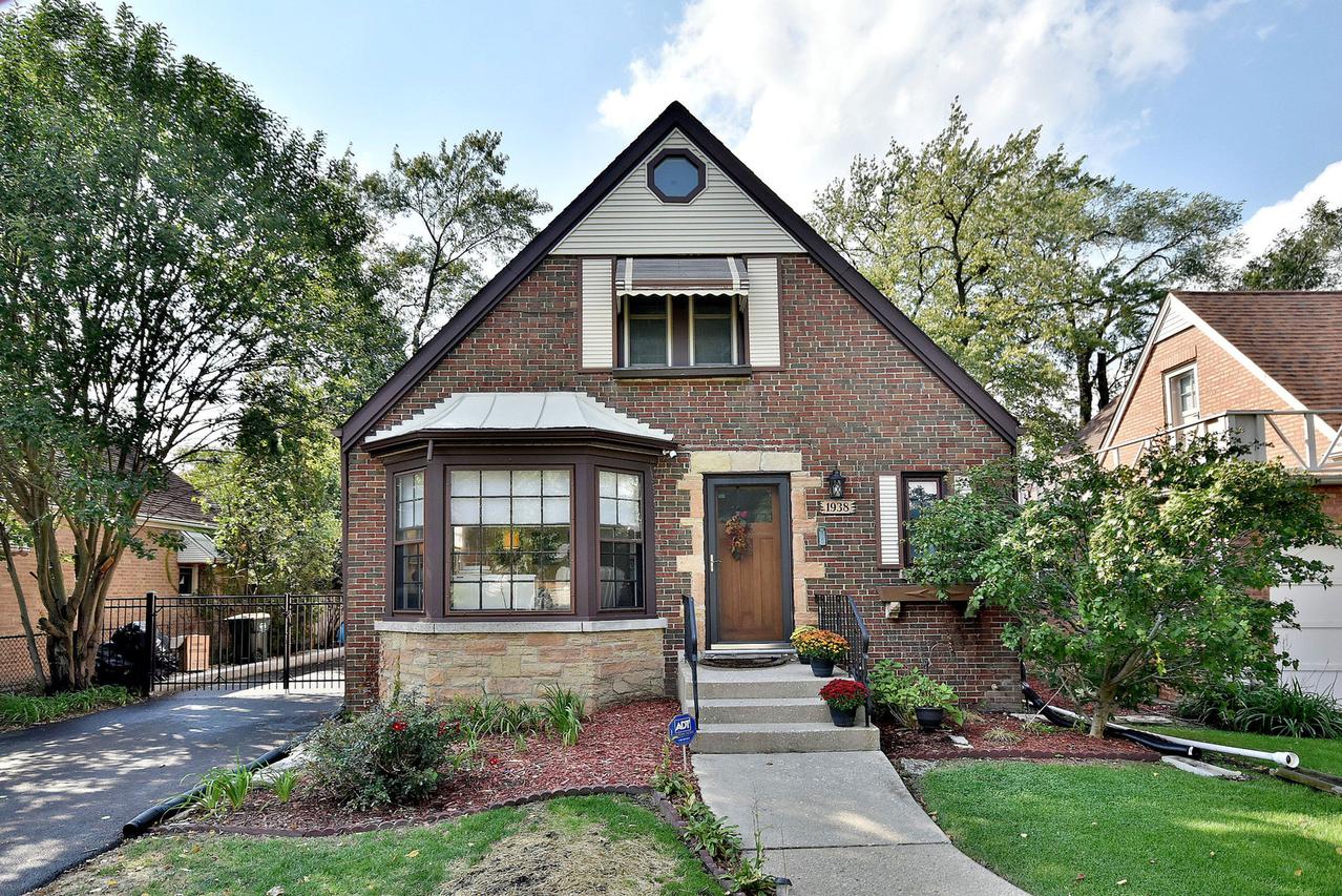 1938 N 73rd Ct., Elmwood Park, IL 60707
