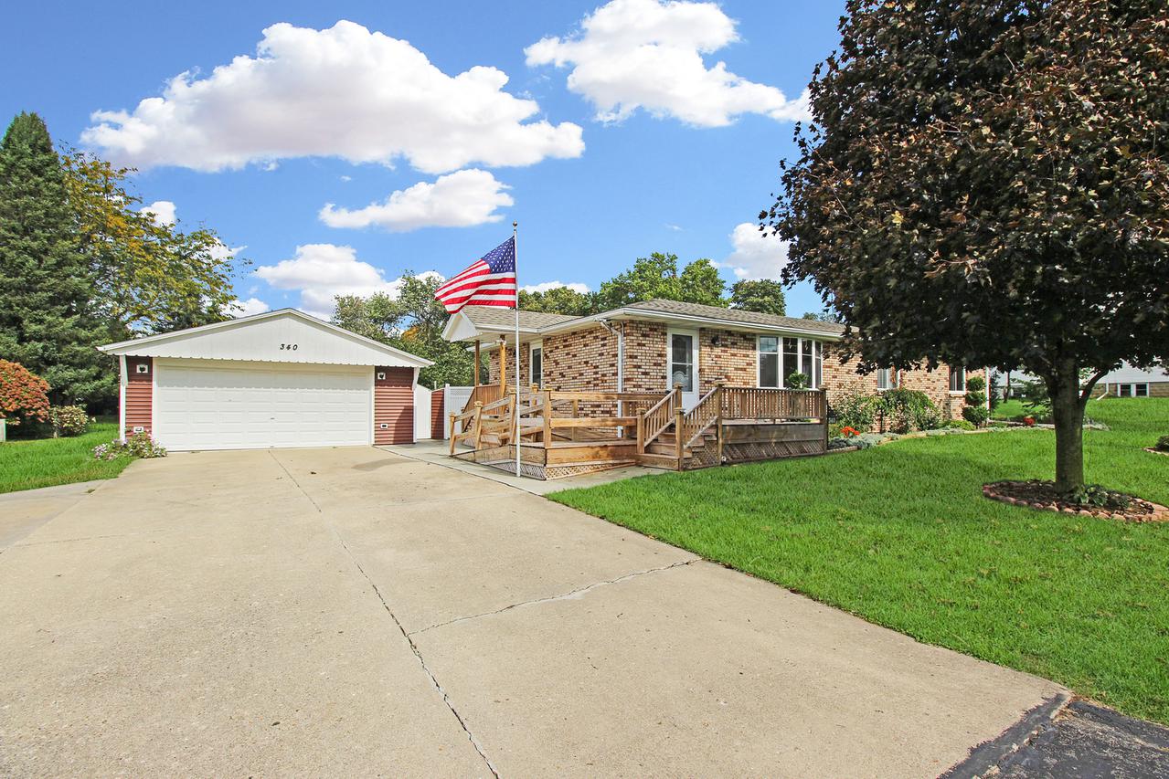 340 W Shaffer St., Dakota, IL 61018
