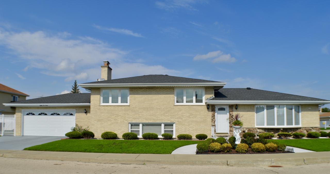 8530 W Wilson Ave., Chicago, IL 60656