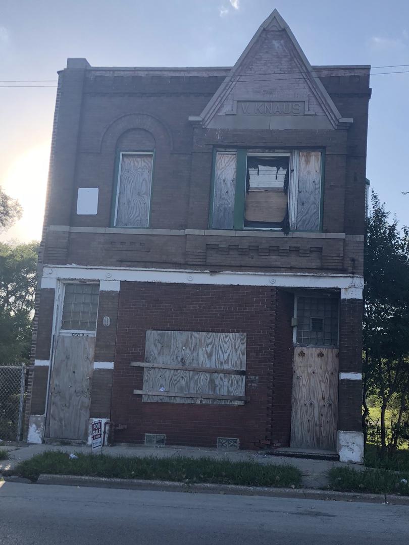 9002 S Mackinaw Ave., Chicago, IL 60617