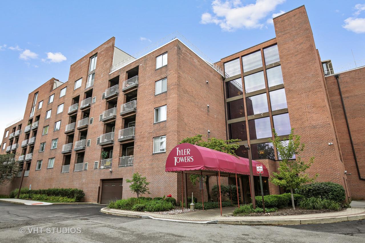 1450 Plymouth Ln. #403, Elgin, IL 60123
