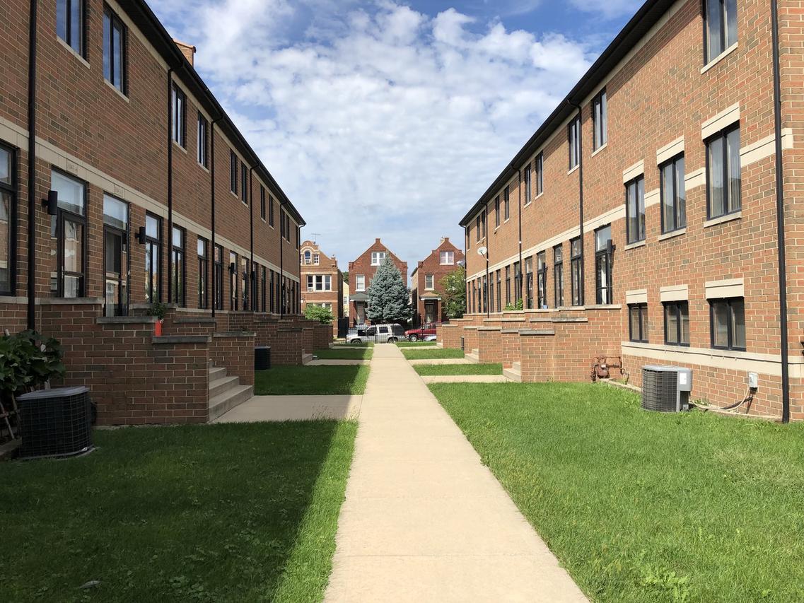 3043 W 42nd St. #8, Chicago, IL 60632