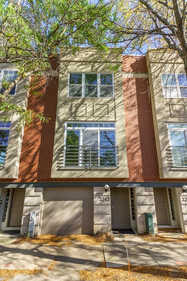 3243 N Ravenswood Ave., Chicago, IL 60657