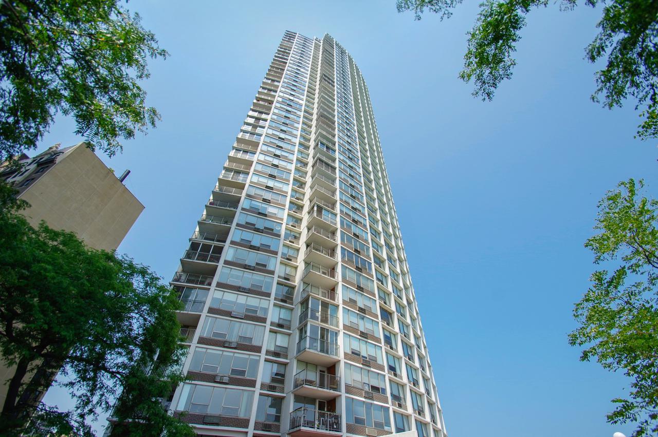 6101 N Sheridan Rd. #39D, Chicago, IL 60660