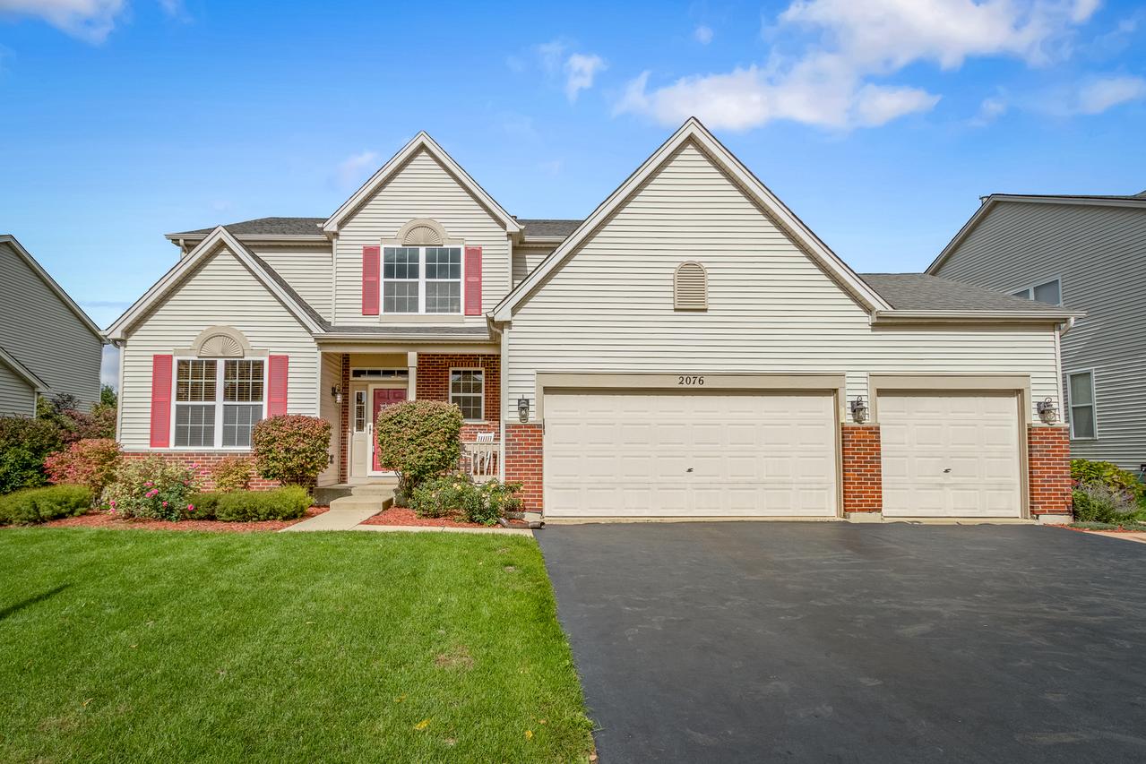 2076 Holt Ln., South Elgin, IL 60177