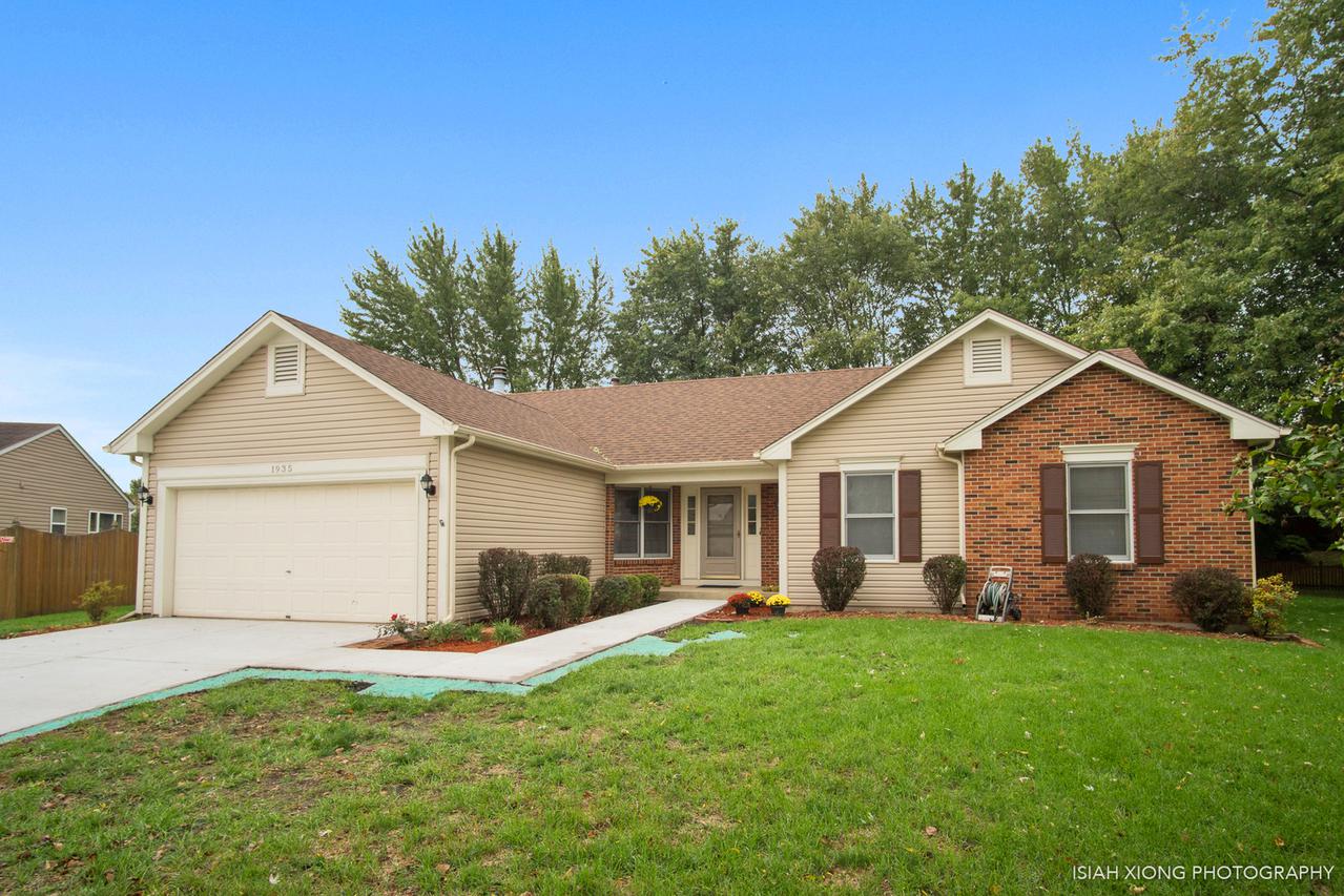 1935 Springhaven Ct., Montgomery, IL 60538