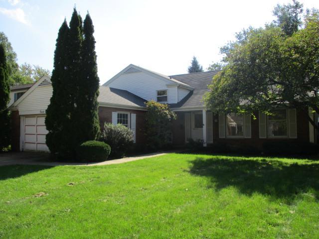 411 W Victoria Ln., Arlington Heights, IL 60005
