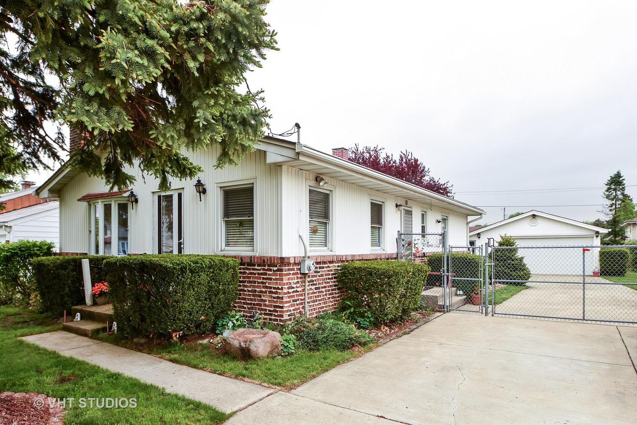5738 W 85th St., Burbank, IL 60459