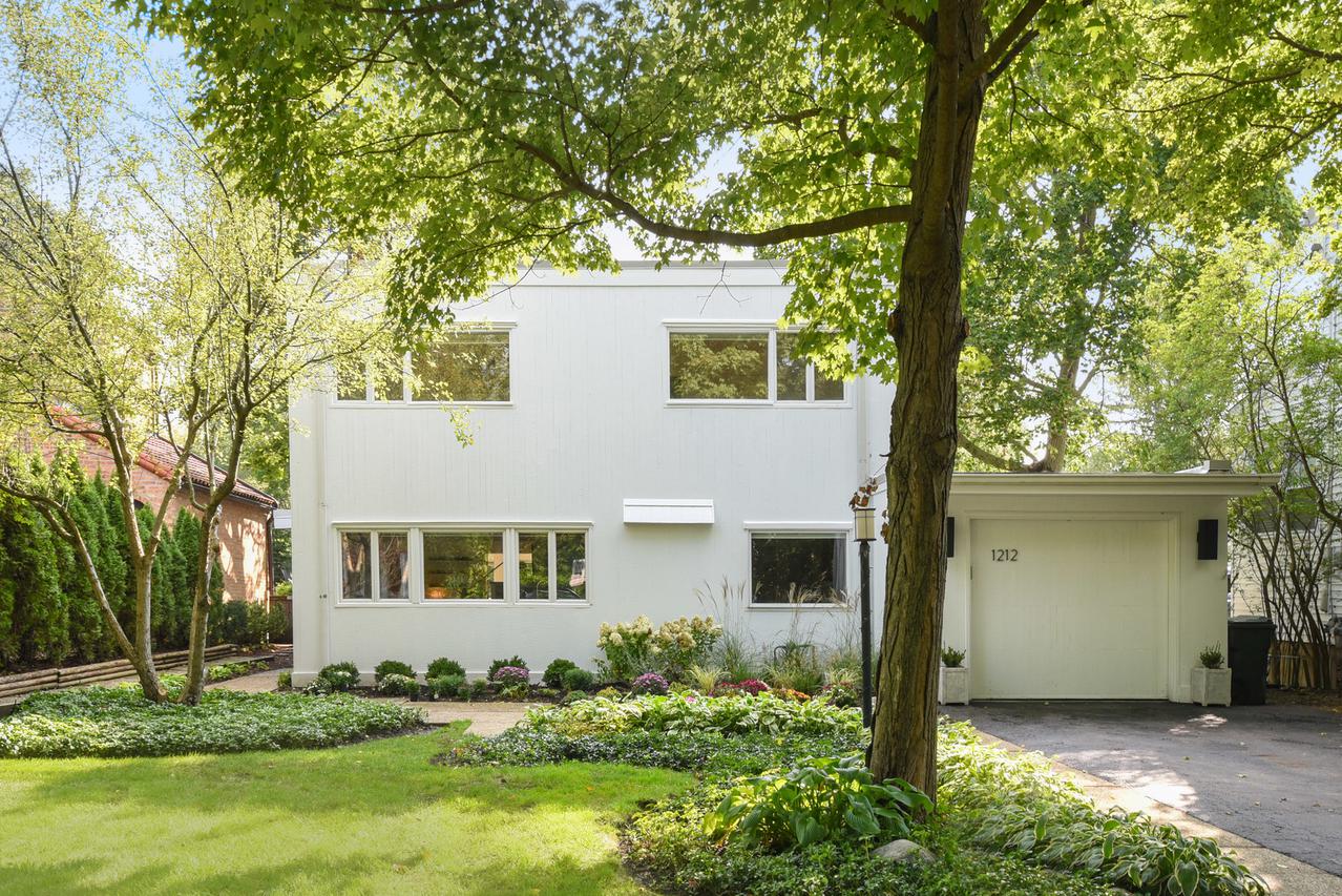 1212 Oak St., Winnetka, IL 60093
