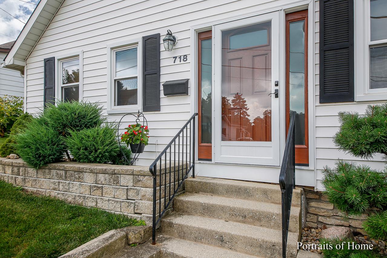 718 Hickory St., Lemont, IL 60439