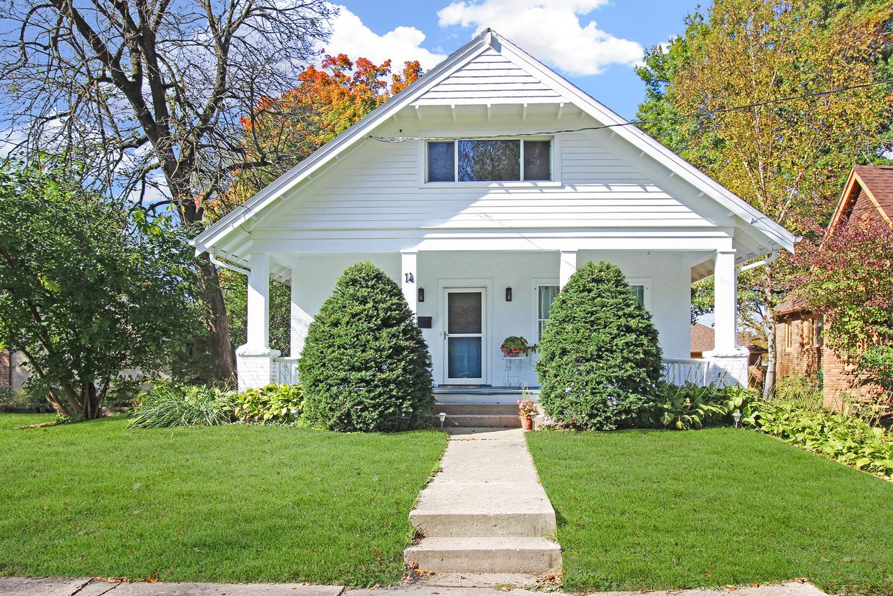 14 N Sunset Ave., Freeport, IL 61032
