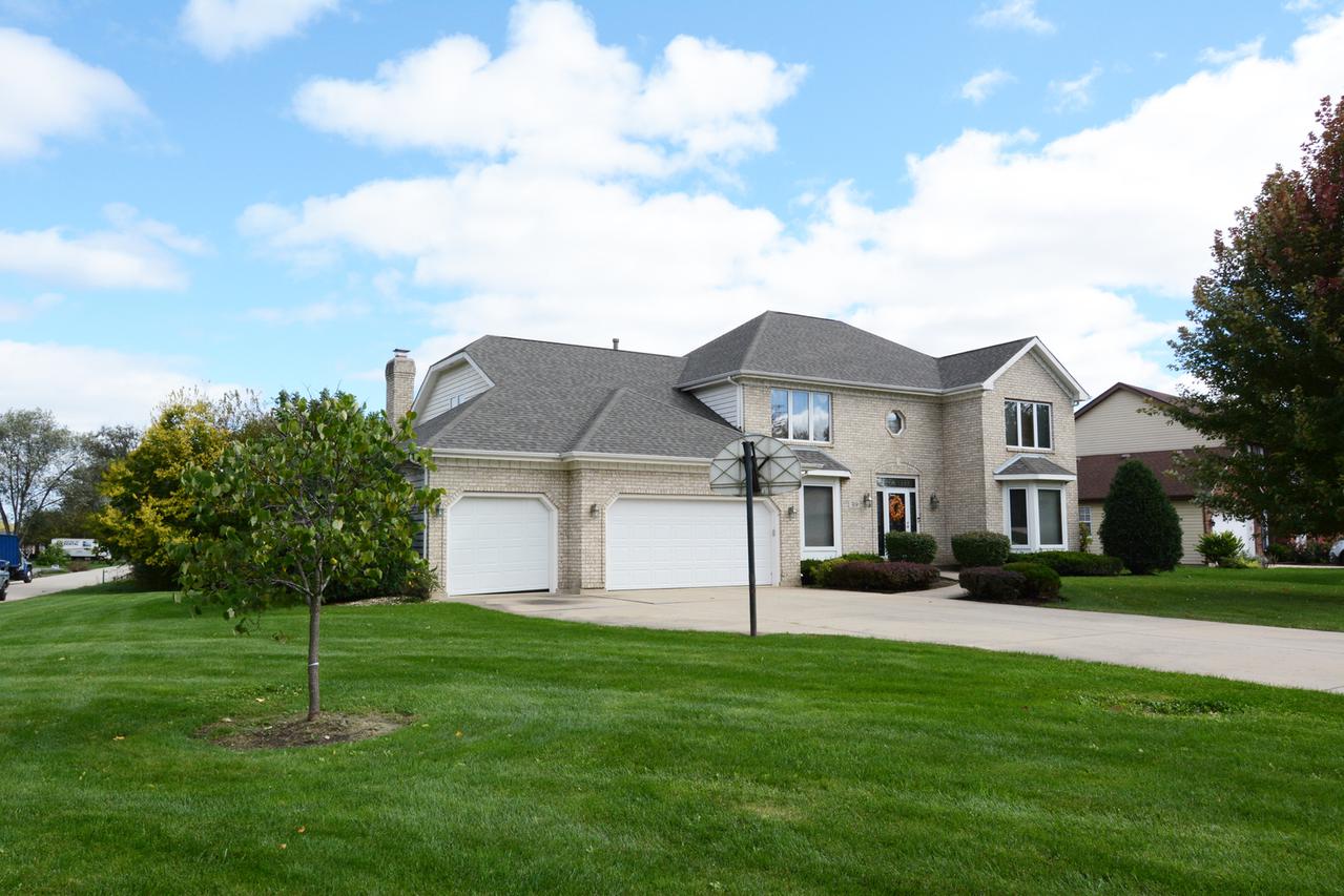 319 Redbird Rd., Bloomingdale, IL 60108