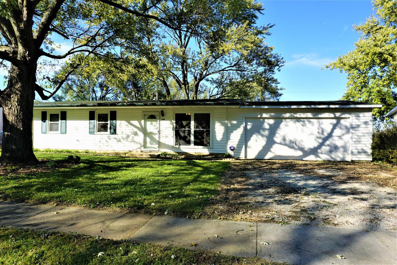 1306 Comanche Dr., Champaign, IL 61821