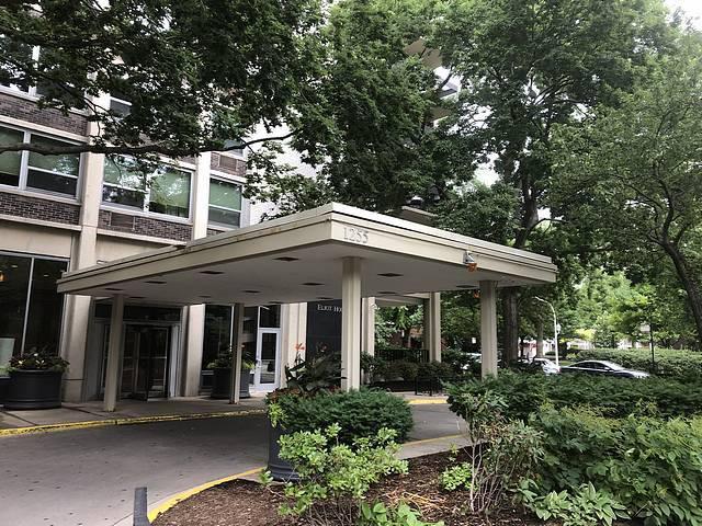 1255 N Sandburg Ter. #2110, Chicago, IL 60610