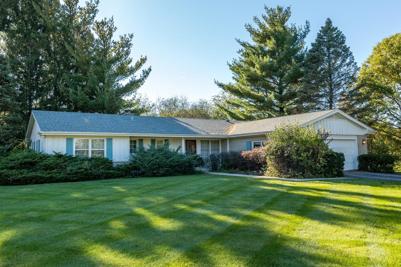 290 Fox Hunt Tr., Barrington, IL 60010