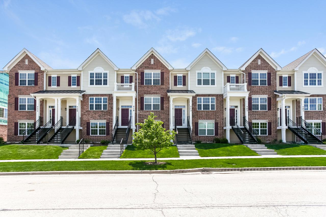 1476 Lakeridge Ct., Mundelein, IL 60060