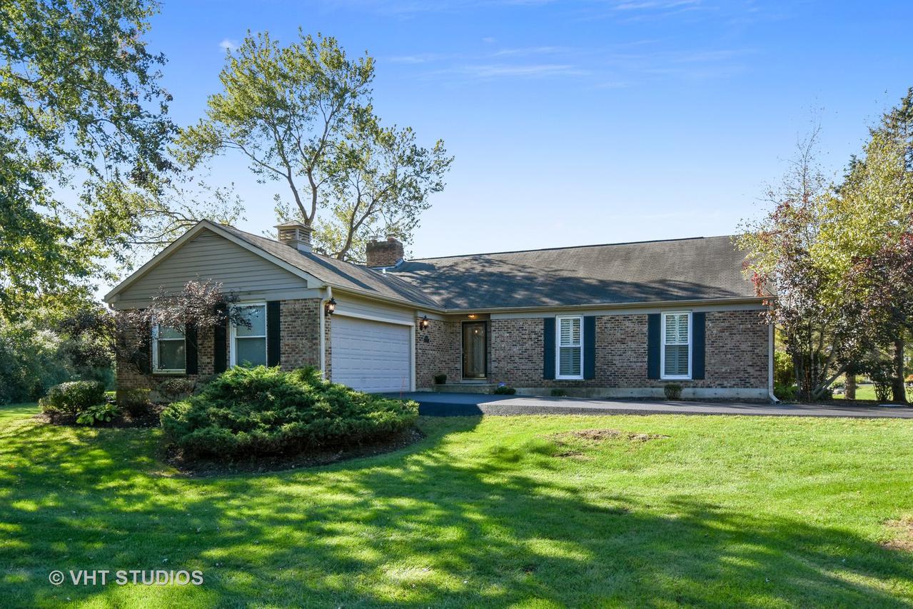 21044 N Crestview Dr., Barrington, IL 60010