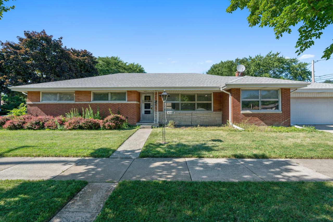 4552 Keeney St., Skokie, IL 60076