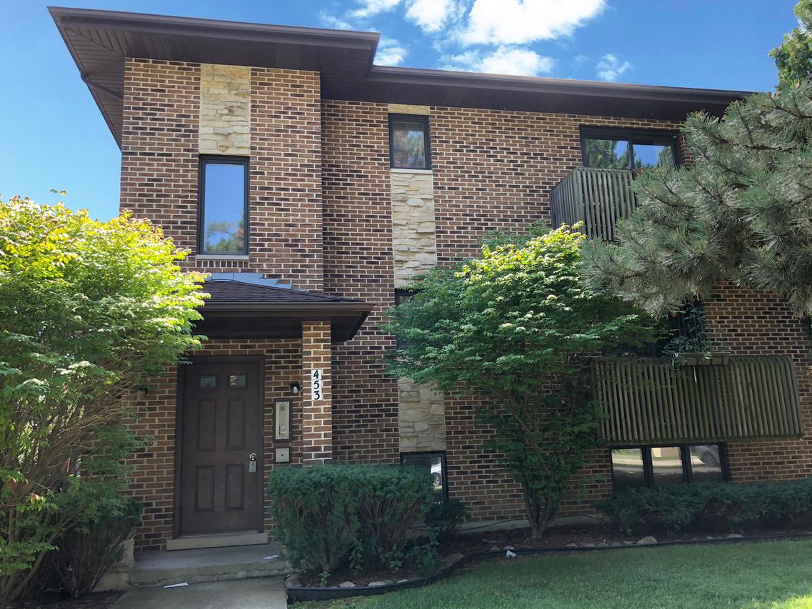 453 Burlington Ave. #1, Clarendon Hills, IL 60514