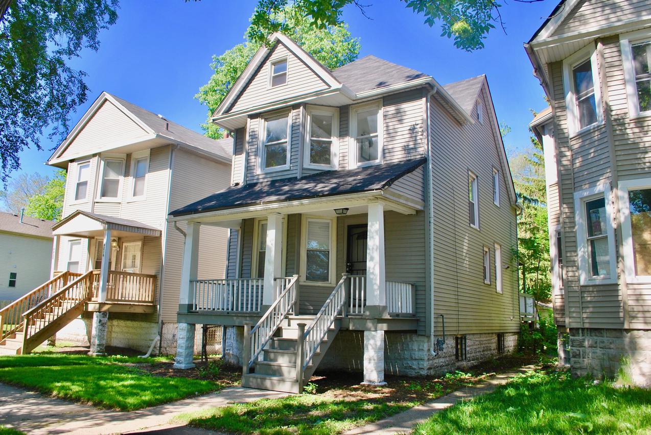 8214 S East End Ave., Chicago, IL 60617