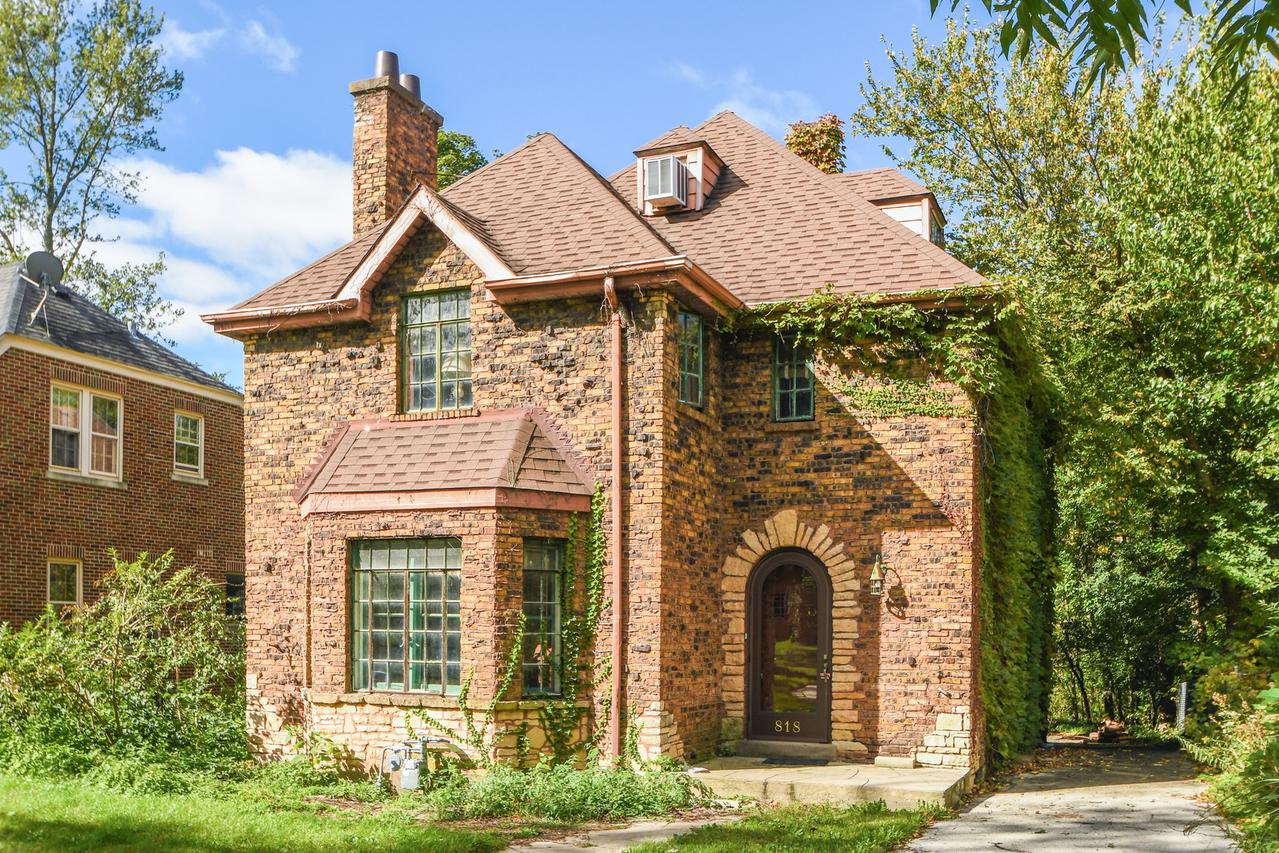 818 Argyle Ave., Flossmoor, IL 60422