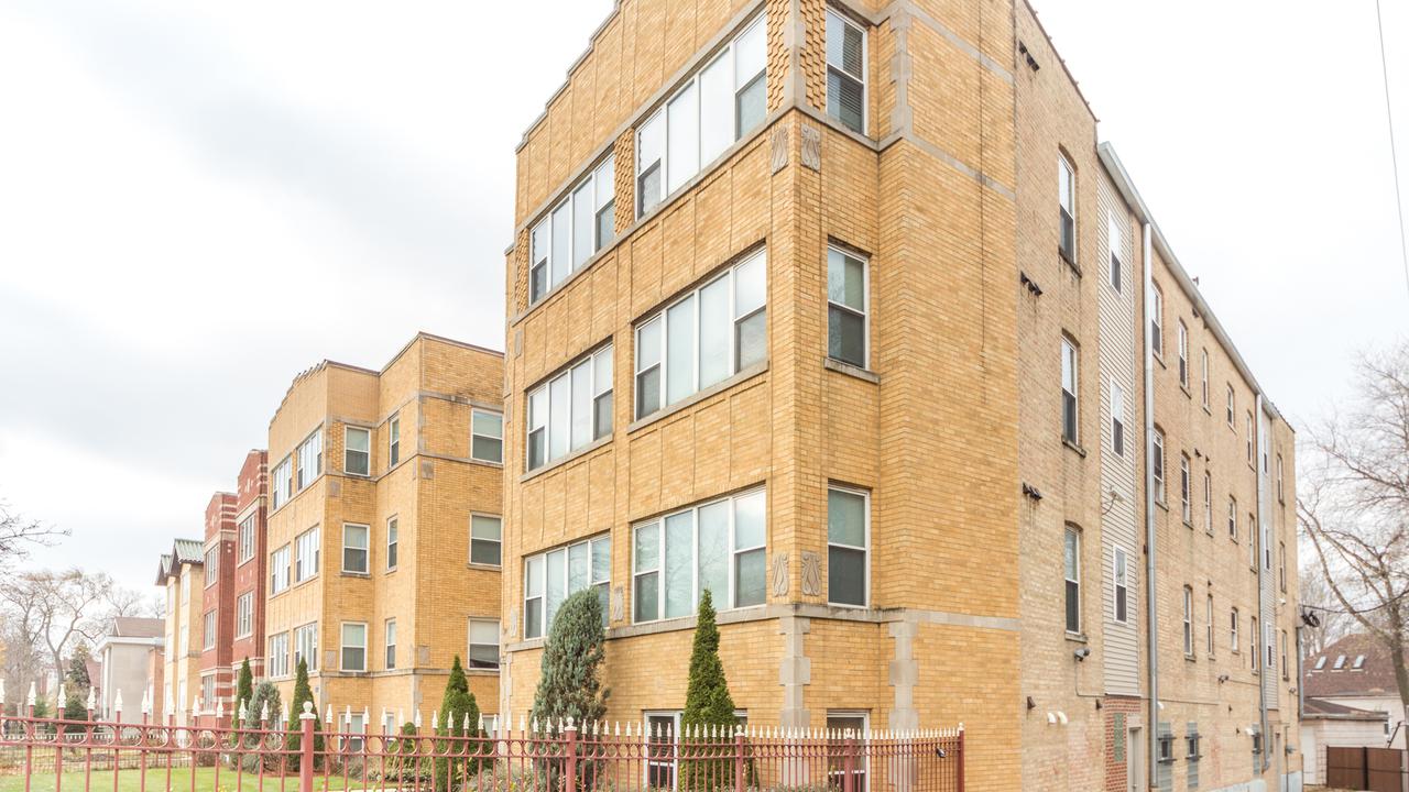 4950 N Kimball Ave. #2E, Chicago, IL 60625