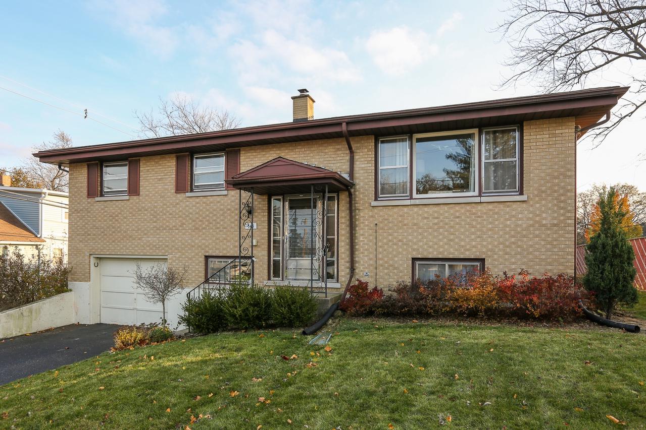 345 E Richmond St., Westmont, IL 60559
