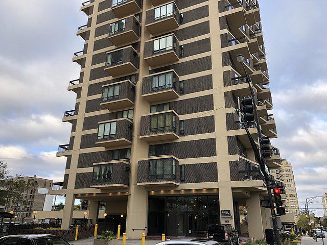 6166 N Sheridan Rd. #2B, Chicago, IL 60660
