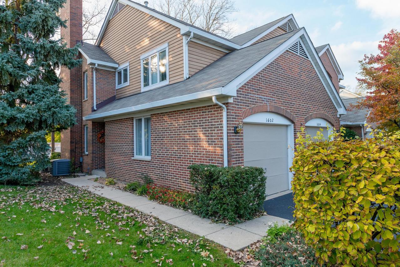 1602 E Clayton Ct., Arlington Heights, IL 60004