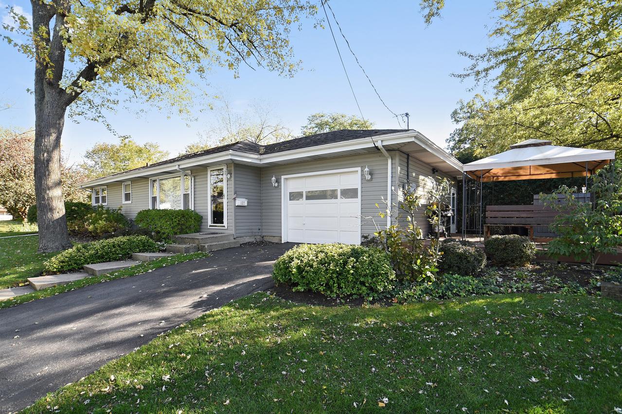 127 Harvey Ave., Grayslake, IL 60030