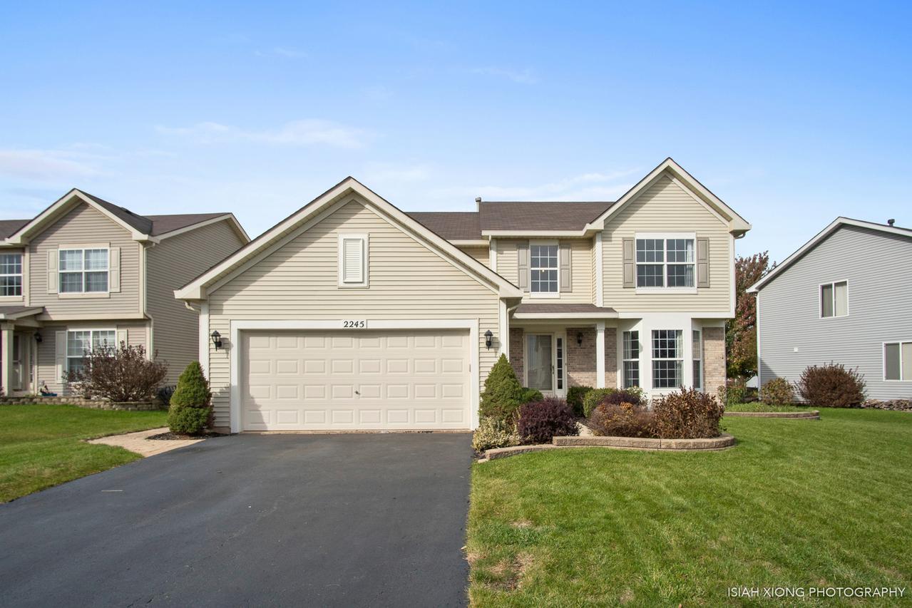 2245 Stacy Cir., Montgomery, IL 60538