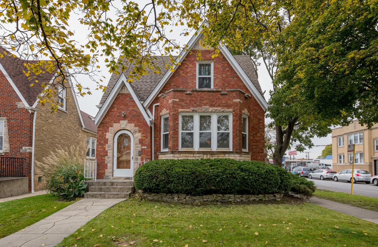 5757 W Melrose St., Chicago, IL 60634