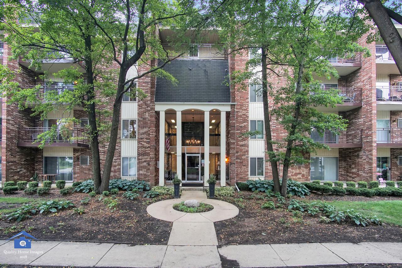 4900 Forest Ave. #203, Downers Grove, IL 60515