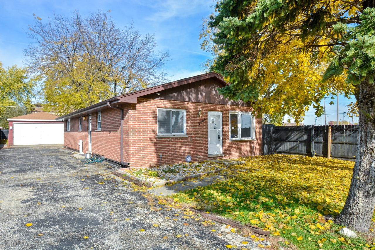 7006 W 74th Pl., Nottingham Park, IL 60638