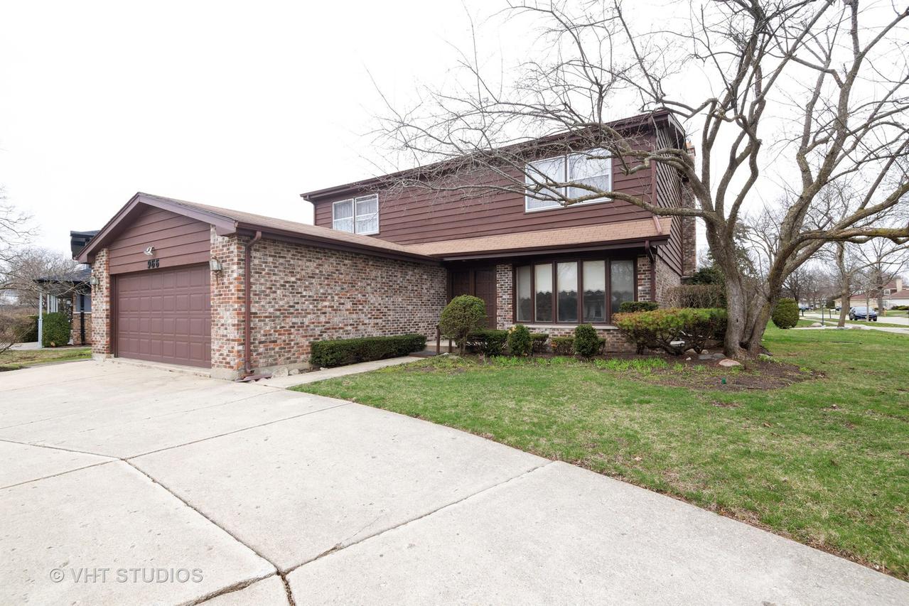 966 Suffield Ter., Northbrook, IL 60062