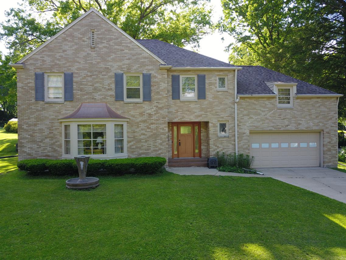 54 N Stewart Ave., Freeport, IL 61032