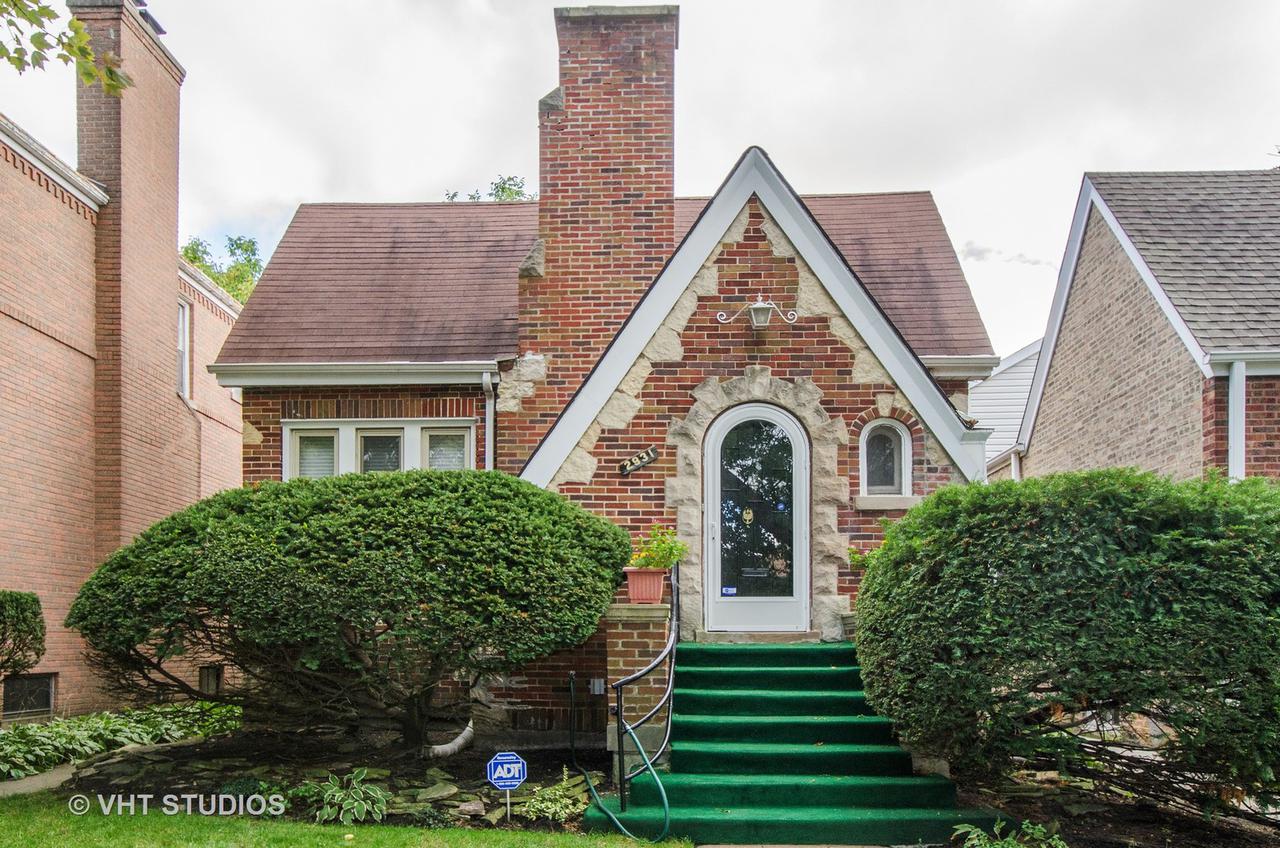 2931 W Greenleaf Ave., Chicago, IL 60645