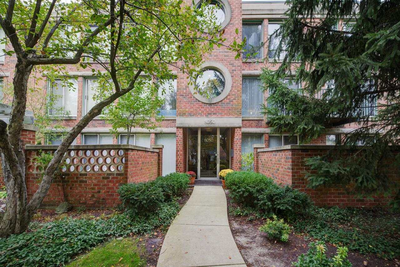 8050 Arbor Ln. #202, Northfield, IL 60093
