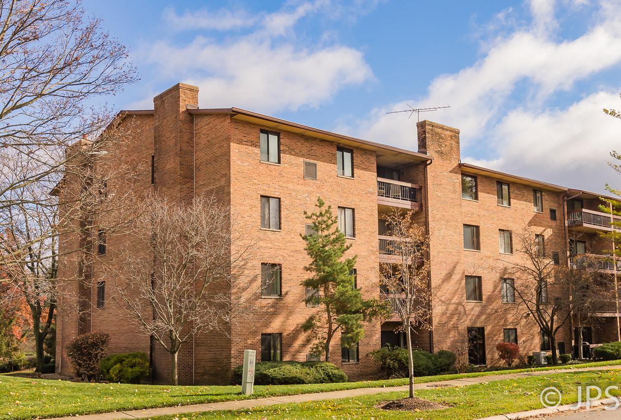 7525 Nantucket Dr. #301, Darien, IL 60561