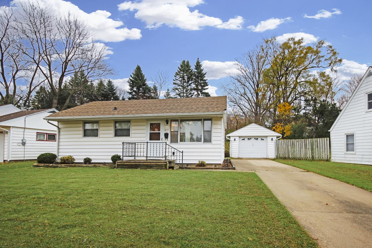 927 Monroe Dr., Freeport, IL 61032