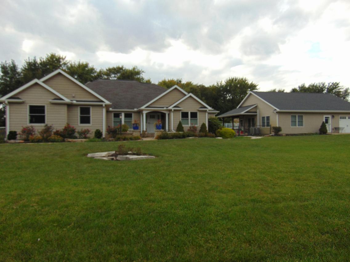 8 Brents Ln., White Heath, IL 61884