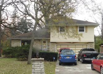 19W733 Hillcrest Ln., Lemont, IL 60439