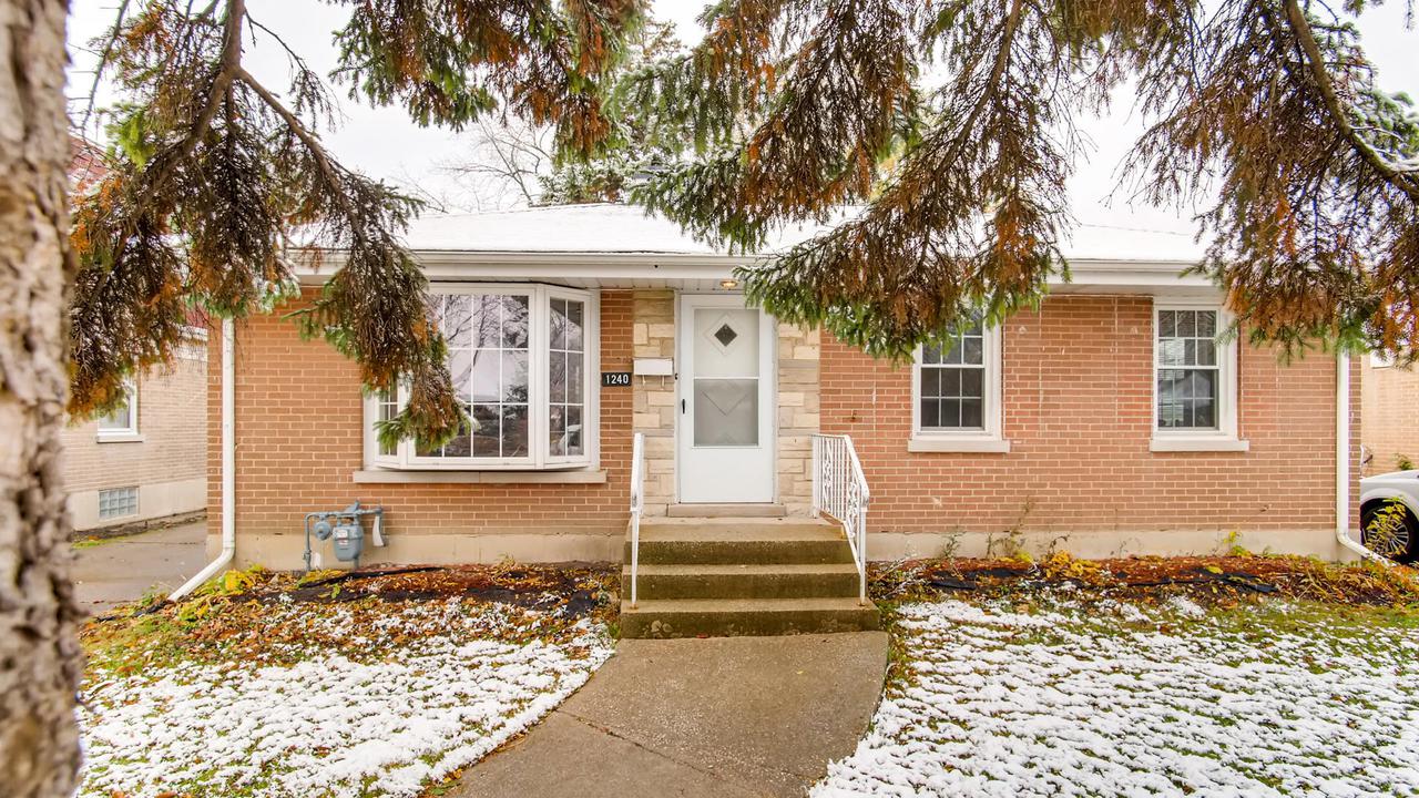 1240 Sunnyside Dr., Berkeley, IL 60163