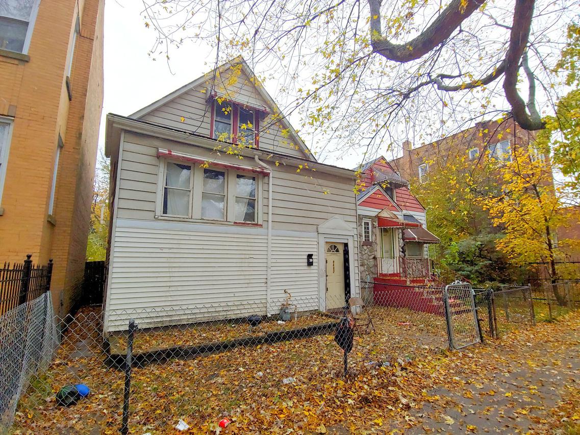 8008 S Manistee Ave., Chicago, IL 60617
