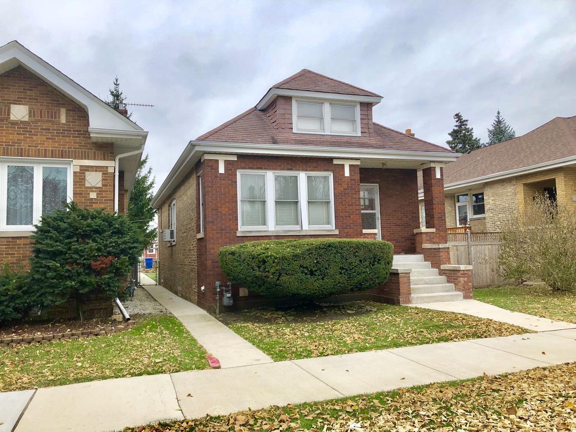 5743 W Roscoe St., Chicago, IL 60634