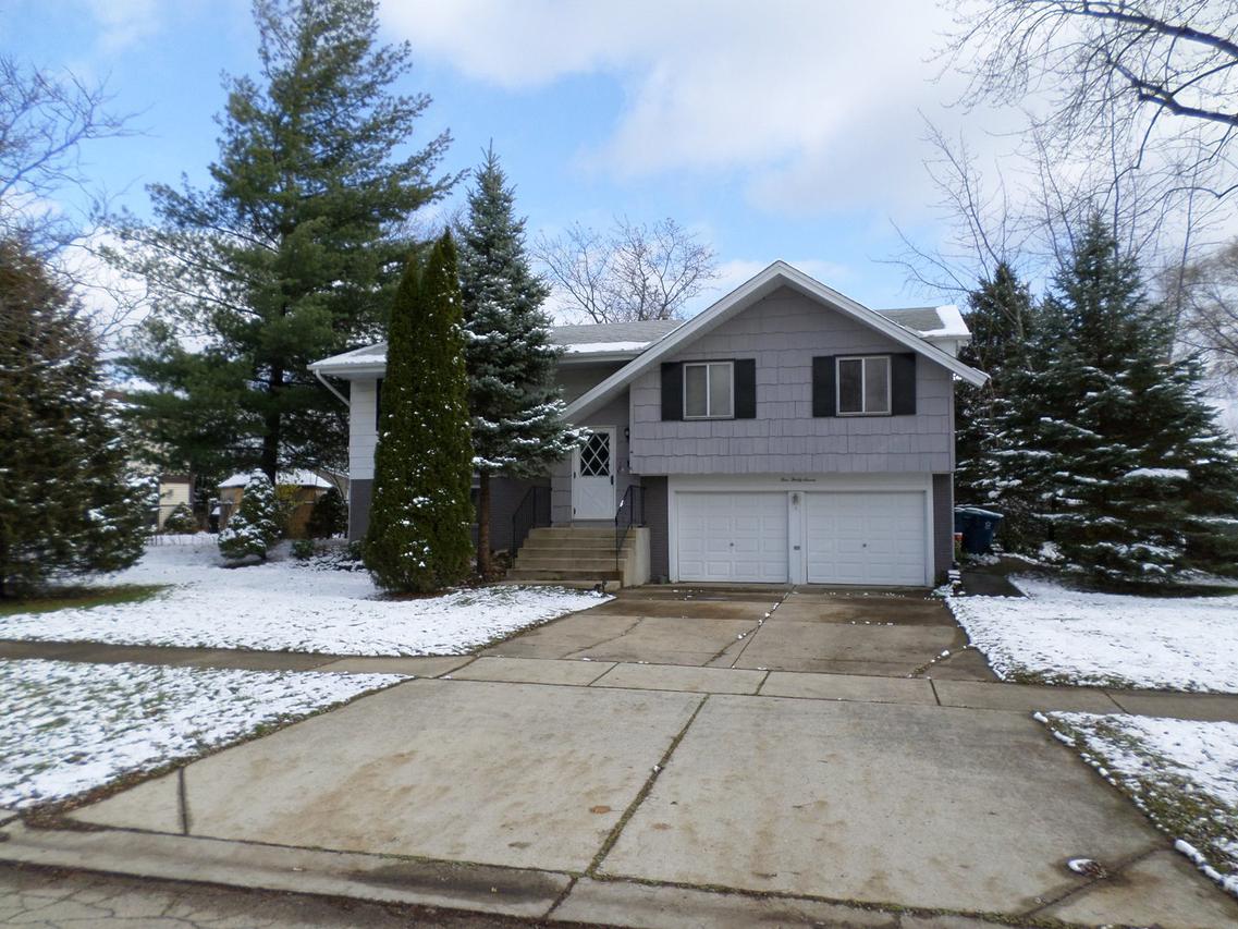 537 Norwood Ln., Schaumburg, IL 60193