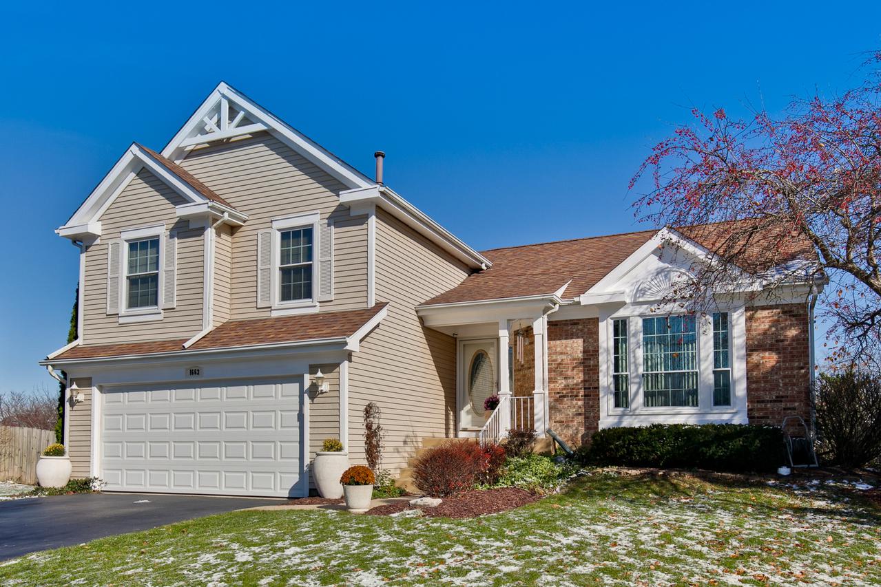 1663 Kennsington Ln., Crystal Lake, IL 60014