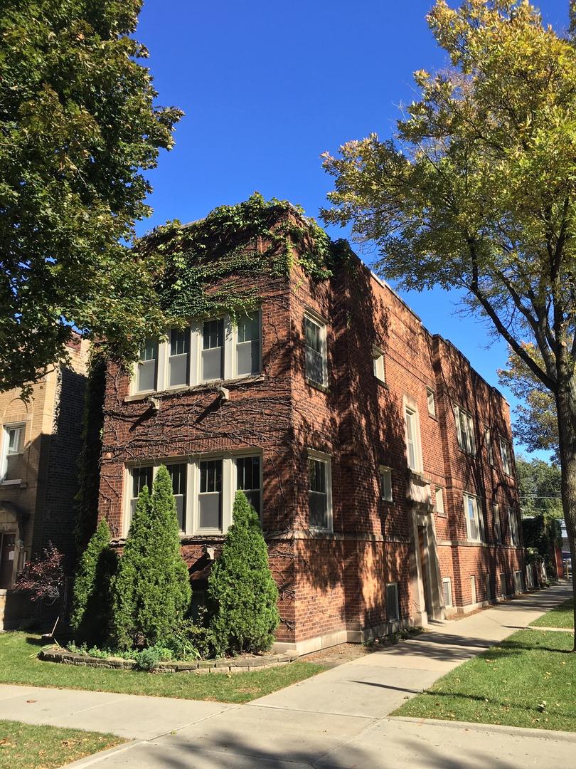 2424 W Hollywood Ave., Chicago, IL 60659