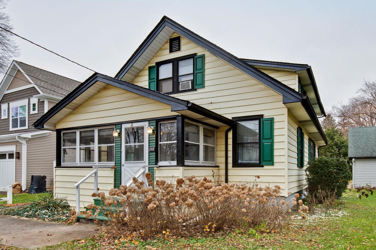 249 Ash St., Crystal Lake, IL 60014