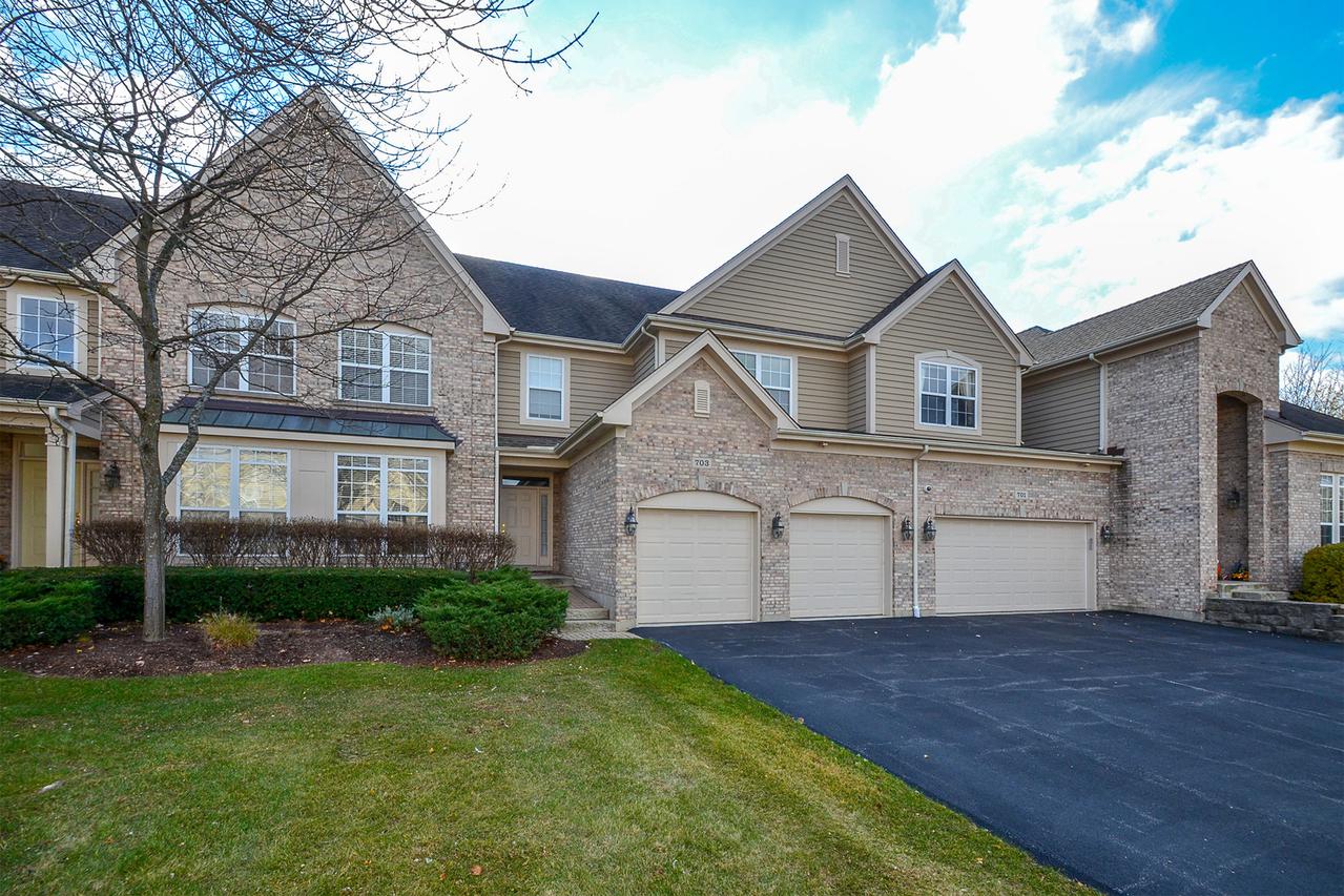 703 Stone Canyon Cir., Inverness, IL 60010